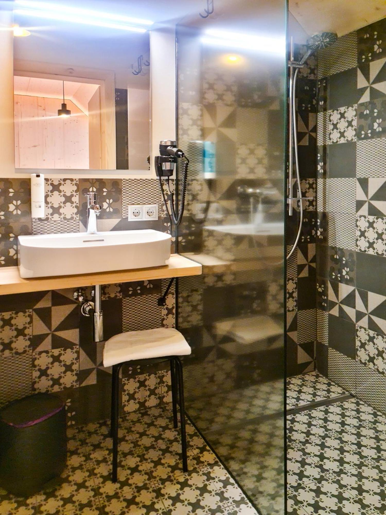 B&B Hotel Zimmerei Mit Fruehstueck Лунц ам Зее Екстериор снимка